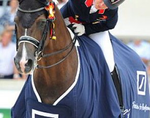 Charlotte and Valegro win the Grand Prix Kur to Music