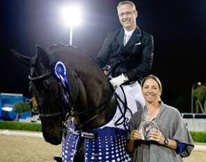Anders Dahl on Selten HW receiving the trophy from show host Annabelle Collins at the 2014 CDI Barcelona :: Photo © Top Iberian