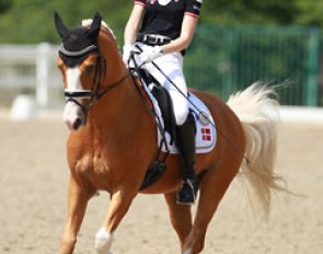 Sandra Aagaard Hyrm warming up Der Harlekin B
