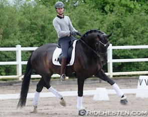 Thomas Lassen on UNO Double Cream :: Photo © Ridehesten.com
