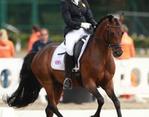 Alexandra Hellings on Der Kleine Lord. They won bronze in the individual, but in the kur the 8-year old was tired and not as expressive. The pony leaned more on the hand and got croup high. 