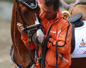 Demy Kurstjens' dad cuddles with Ciske