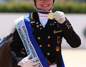 Anna Christina Abbelen proudly shows her gold medal