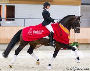 Jennifer Sekreve and Forty win the 4-year old divison at the 2014 KNHS Subli Championship :: Photo © Leanjo de Koster