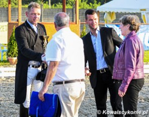 Tomasz Kowalski receives a trophy for Best Foreign Rider at the CDI Fot
