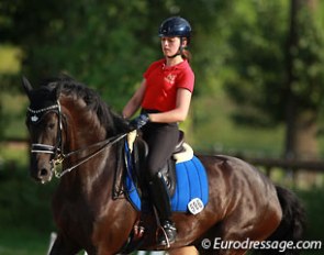 Patricia Arroyo schooling Don Perignon