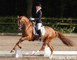 Paulette Kral on Morningsky at the 2014 Dutch Young Pony Championships :: Photo © Robin Artz