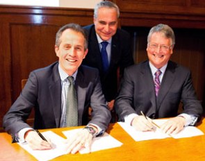 Roly Owers, ceo of World Horse Welfare, Ingmar de Vos, secretary-general of the FEI, and FEI First Vice President & Chair of the FEI Veterinary Committee John McEwen (right), signed a Memorandum of Understanding
