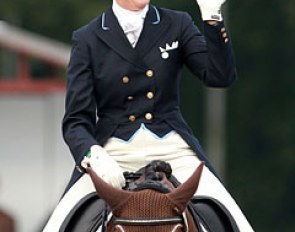 Kathleen Raine waves to the large group of American fans that gathered in Verden