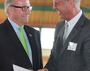 David Hunt (GBR), President of the International Dressage Trainers Club (IDTC), pictured left, and Trond Asmyr, FEI Dressage Director, signed the Memorandum of Understanding on behalf of their respective organisations.