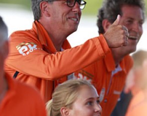 KWPN Young Horse selector Wim Ernes gives Kirsten a thumb's up