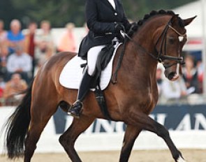 Belgian Dominique Mohimont on El Corona Texel (by Wynton). They went off course so 0.2 points were subtracted from her total result