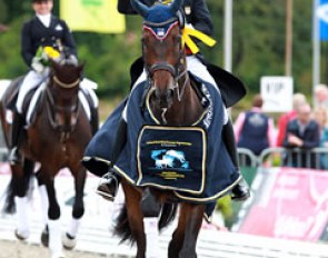 Steffen Peters and Legolas win the Grand Prix at the 2014 CDI Verden :: Photo © Astrid Appels
