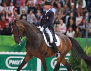 Steffen Peters and Legolas struggled with the regularity in the rhythm today. The nose could have come a bit more out as well. The piaffe and passage work was very much off the ground