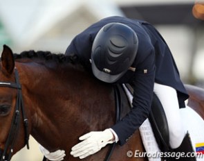 Irina Moleiro de Muro gives her horse a big hug