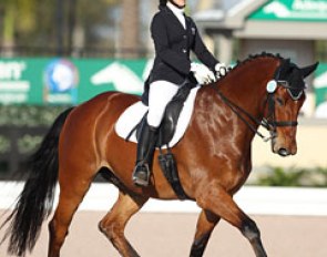 American junior Rachel Robinson on Ucarius at the 2014 Florida Youth Festival in Wellington :: Photo © Astrid Appels