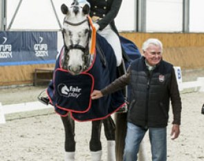 Dina Ellermann and Royal Pokemon in the winner's circle