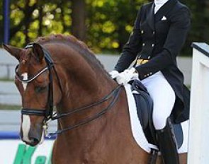 Leonie Richter receiving her golden rider badge in Zeiskam