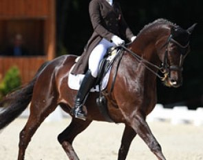 Leonie Guerra on Mocca IV at the 2015 CDI Compiegne :: Photo © Astrid Appels