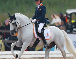 Zoe Kuintjes on Elin's Nonsisdador :: Photo © Astrid Appels