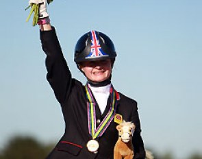 Triple gold for Phoebe Peters