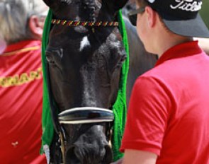 Furst on Tour gets a towel drenched in ice water in his neck to cool down