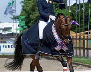 Daphne van Peperstraten and Don Camillo du Bois win the 2015 KNHS FEI Pony Cup in Etten-Leur