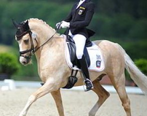 Linda Erbe on Dujardin B