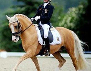 Semmieke Rothenberger on Deinhard B at the 2015 CDIO-PJYR Hagen :: Photo © Barbara Schnell