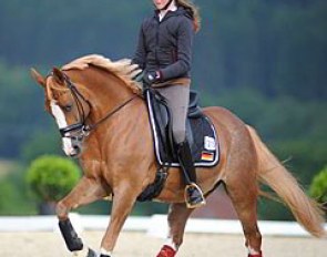 Semmieke Rothenberger schooling Paso Double in the sun