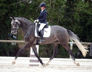Sarah Rogers and Flair Royal win the 4-year old division of the 2015 French Young Horse Championships
