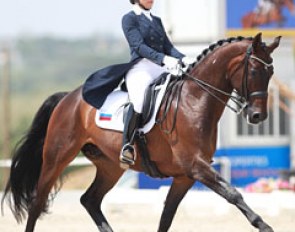 Irina Zakhrabekova on Sandro's Welt