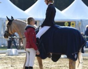 Linda Erbe on Dujardin B talking to her sister