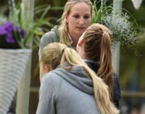 The Richter girls chatting