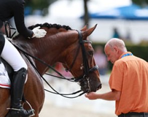 Preben Dankau gives Overgaards Lawell a lump of sugar after a successful test with daughter Julie