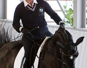 Werth's interesting riding style on young horses: long reins, hands wide apart, clicking voice... but the contact is always light and unforceful