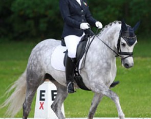 Laura Dennehy on Ella