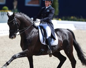 Dutch Mirelle van Kemenade-Witlox on Just Royal Dancer (by Jazz x Fruhling)