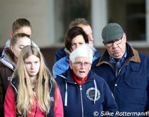 Dr. Juliette Mallison and Friedhelm Petry watching Stefan Stammer work with a horse.