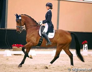 Daphne van Peperstraten on Cupido at the 2016 CDI Roosendaal Indoor :: Photo © Digishots