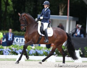 Veronique Roerink on Flanell (by Apache x Don Schufro)
