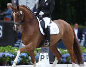 Hana Vasaryova on the pretty Silky Moves (by Starnberg x Furst Heinrich)