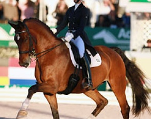 Laura Graves and Verdades win the 5* Grand Prix at the 2016 CDI Wellington :: Photo © Astrid Appels