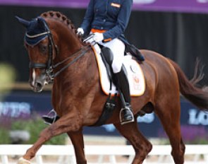 Madeleine Witte-Vrees had a very strong Cennin in her hands, who constantly leaned on the bit. In passage the hind legs dragged, but the tempi changes and extended trot, walk and canter were fabulous