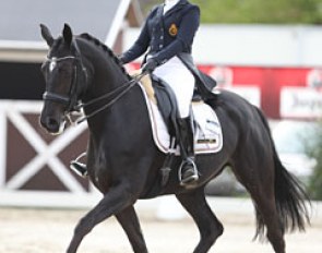 CDI Sint-Truiden show host Noa Moermans on Haya Karenina