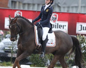 Caro van Sinay on Casper W