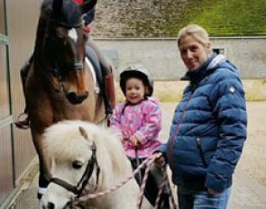 Laura Tomlinson-Bechtolsheimer with her daughter Annalisa and stable jockey Lara Griffith on Rubin al Asad 10 days ago