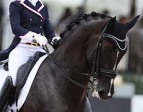 Interesting fashion on Argentinian Maria Florencia Manfredi