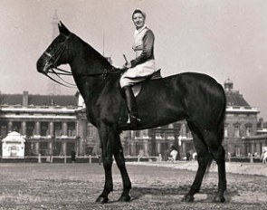 Lis Hartel and Jubilee in Paris, Eiffel tower in the background