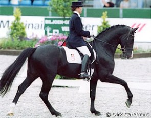 Vicky Smits and Quavarotti van de Helle at the 1999 World Young Horse Championships :: Photo © Dirk Caremans